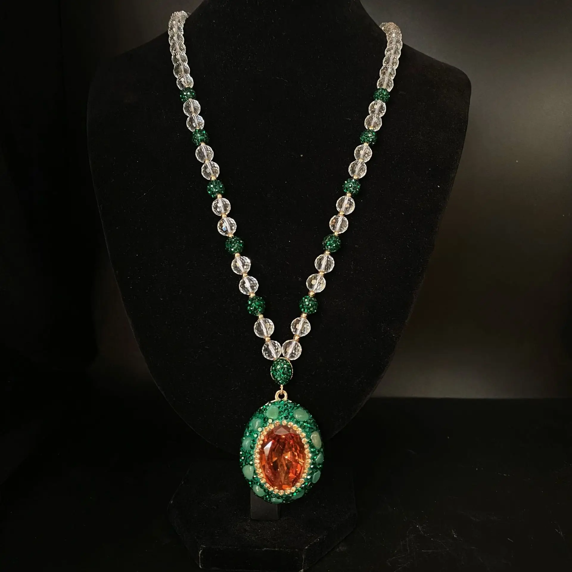 Europese en Amerikaanse stijl nobel groen kristal lichtgevoelige kleurveranderende sultan steen verkoperde legering damesketting