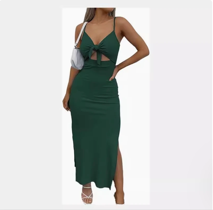 Gebundenes, hohles, seitlich geschlitztes Kleid