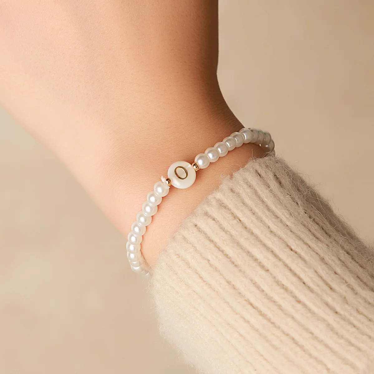 Dainty Letter Initial Bracelet For Women Bead Faux Pearl Bracelet Fashion Women link Bracelet Strand Wristband Jewelry WomenGift