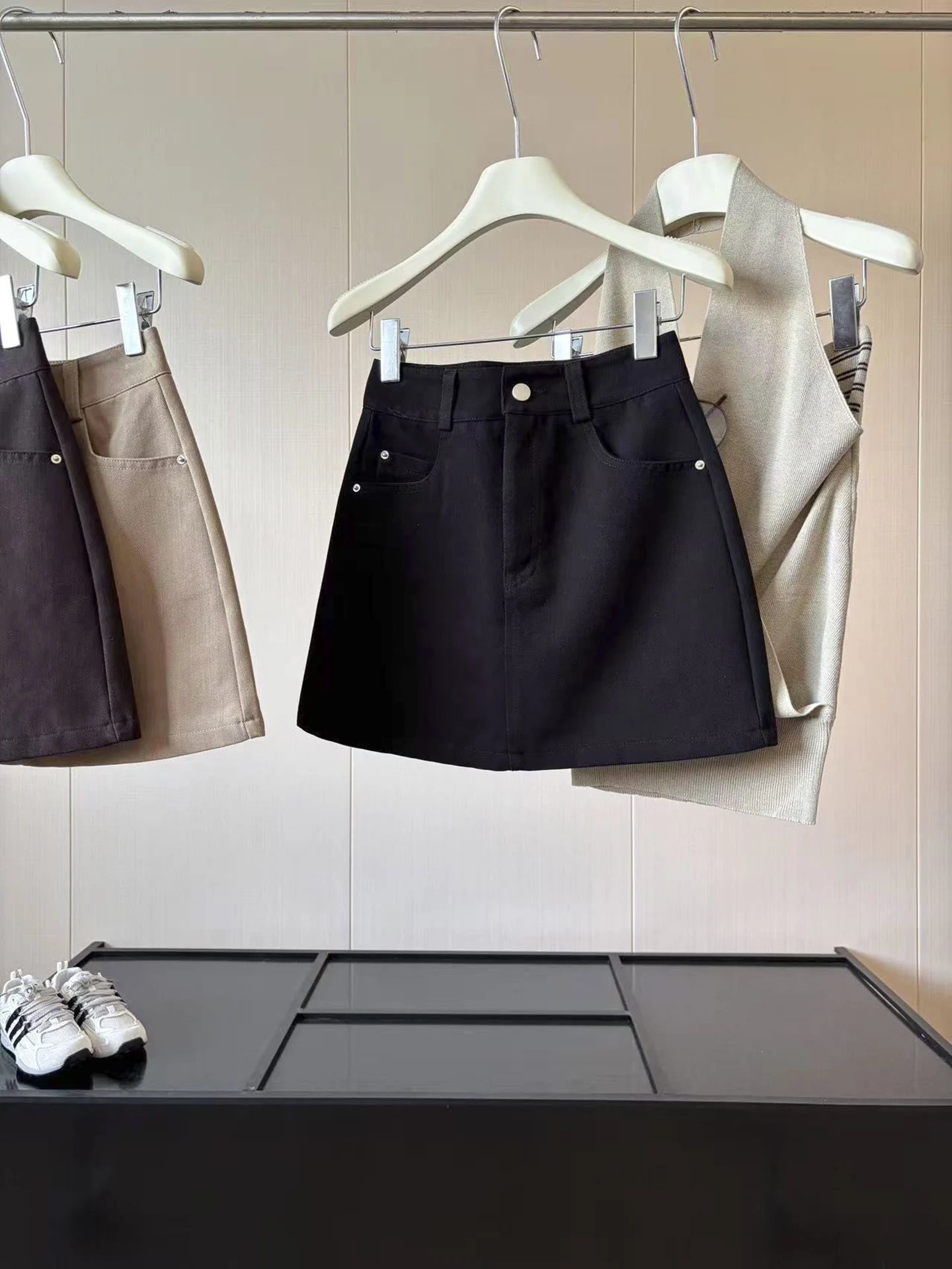 High Waist A-Line  Skirt Women's Black Simple Slimming Fashionable Autumn 2026 Polyester Fiber Standard Fit Short Skirt