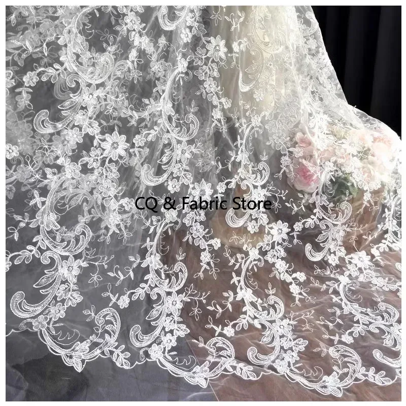

Блестящие вышитые блестки Цветы Кружевные ткани Свадебные платья Ткани для вечерних платьев Европейские и американские дизайнерские ткани