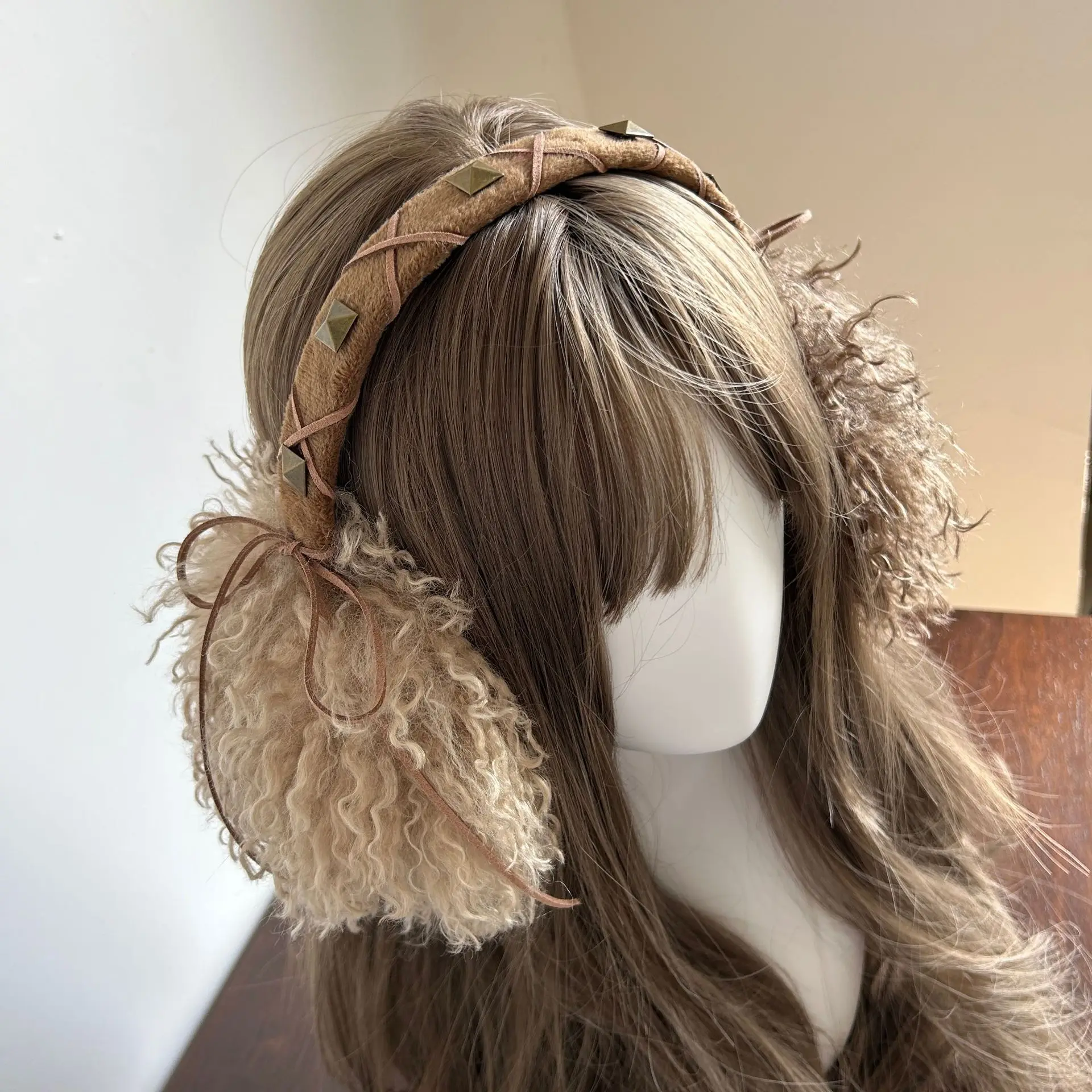 1-protetores-de-orelha-de-pelucia-quentes-para-o-inverno-estilo-retro-com-detalhe-de-tiras-de-rebites-acessorio-de-cabeca-para-cosplay-lolita-com-estilo-doce-e-moderno