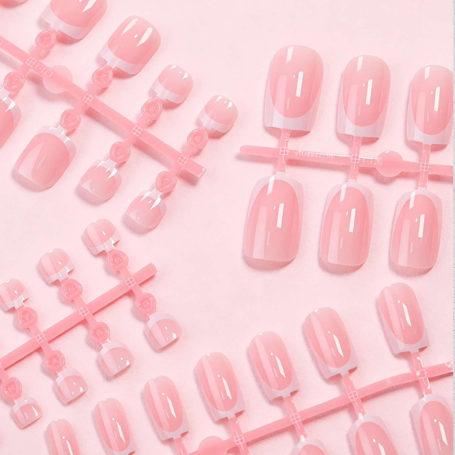 48 Stück Weiße French-Tip Aufklebenägel für Zehen und Finger, Kurze Quadratische Künstliche Hand- und Fußnägel, Glänzend Rosa, Tragbare Falsche Zehen- und Fingernägel – Detail 7