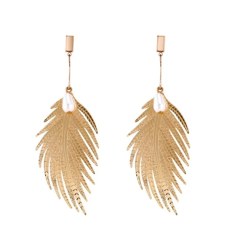 

Korean style fashion temperament, metal feather earrings, personalized elegance, socialite, light luxury ear accessories