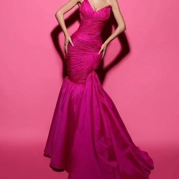 שמלות ערב מותאמות אישית בסגנון מרמייד עם צווארון V וללא שרוולים, קלאסיות ומודרניות, בגזרת כמויות סאטן, עם פליז סוויפ טריין, וסטידו דה נוש 2025