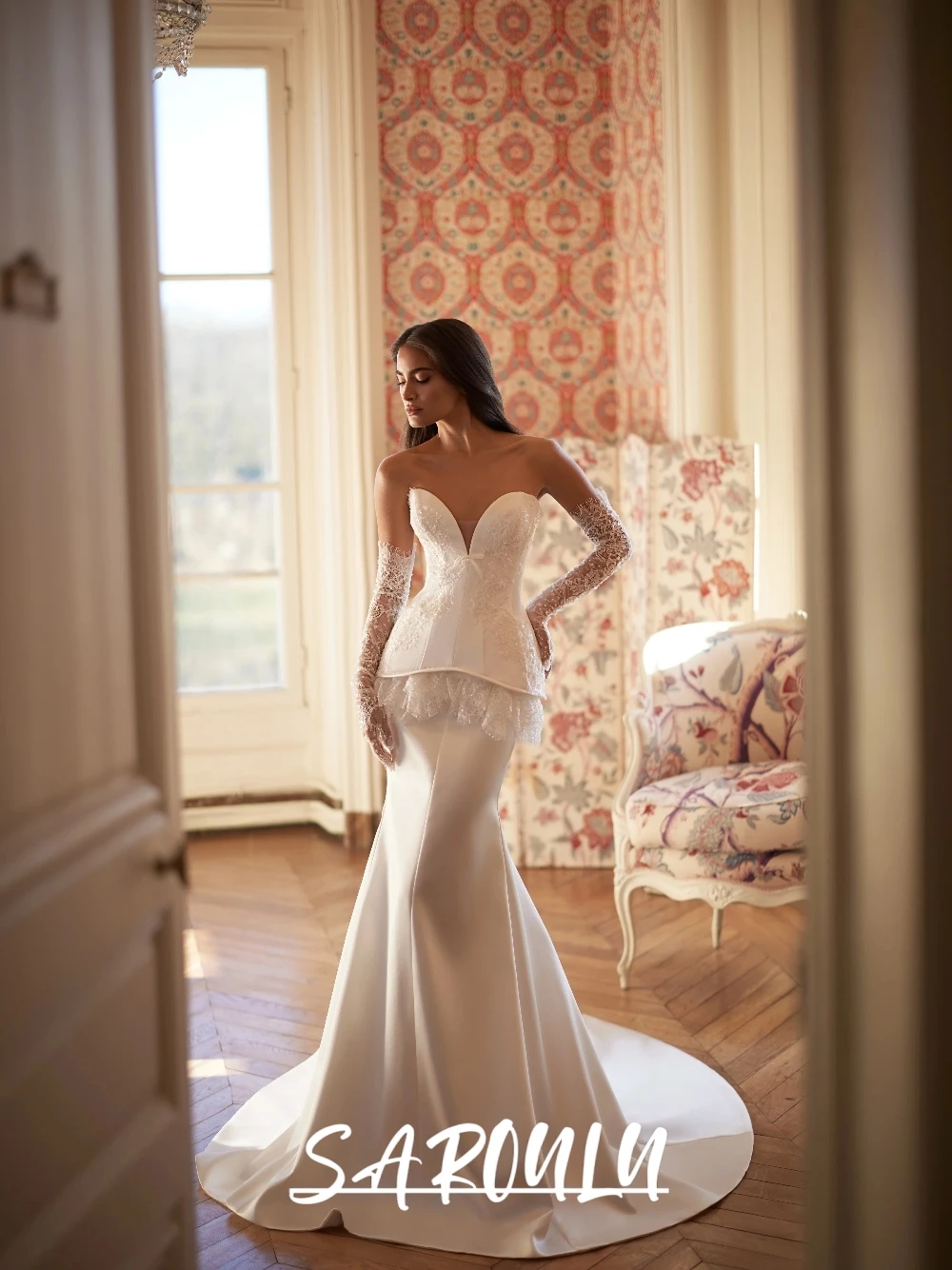 

Structured Corset Mermaid Wedding Dress Romantic Lace Satin Customized Bride Wear Sweetherat Neckline Long Wear No Gloves