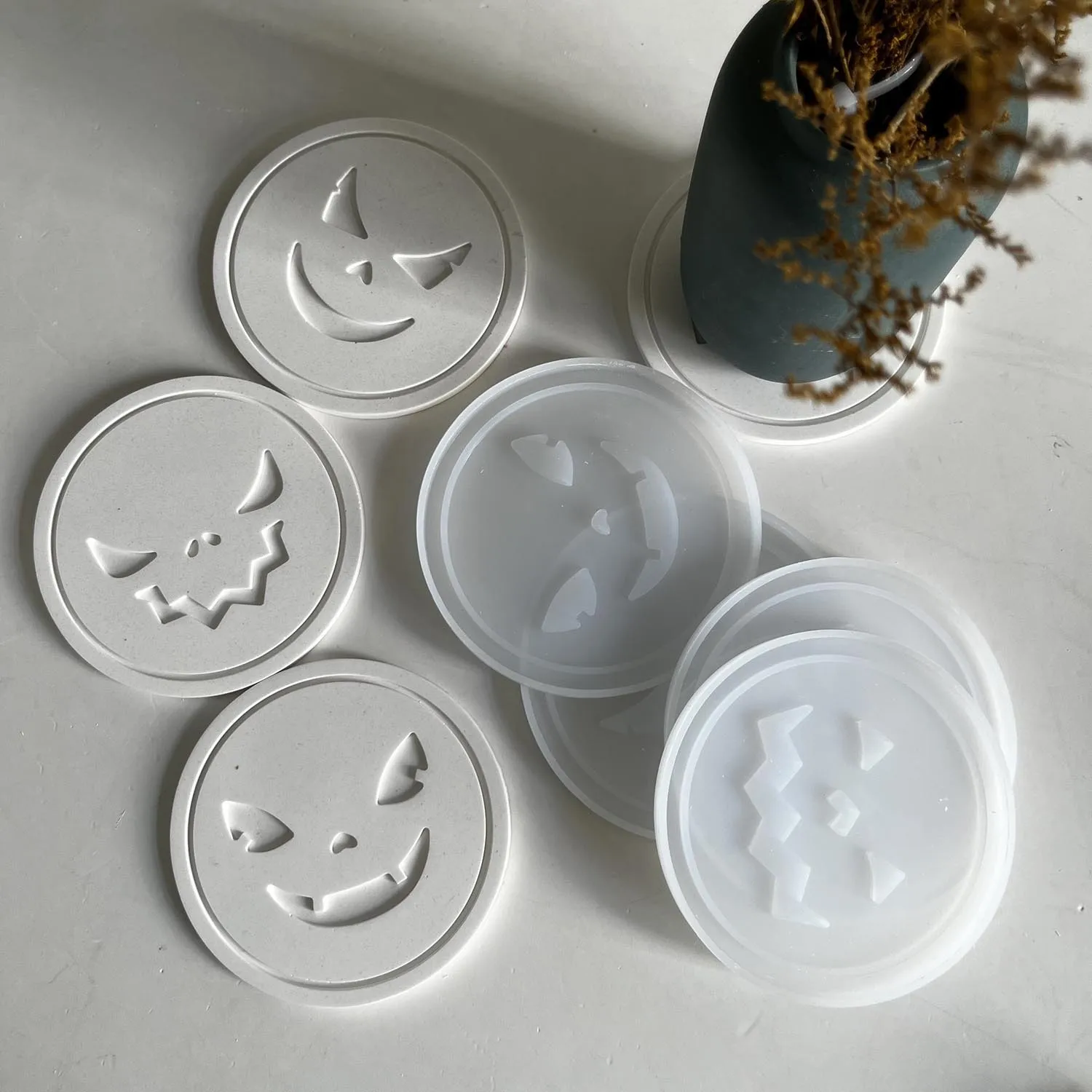 Halloween Series Ghost Face Round Coaster Silicone Mold DIY Gypsum Plaster Cup Pad Tray Decoration Epoxy Molds For Resin Making