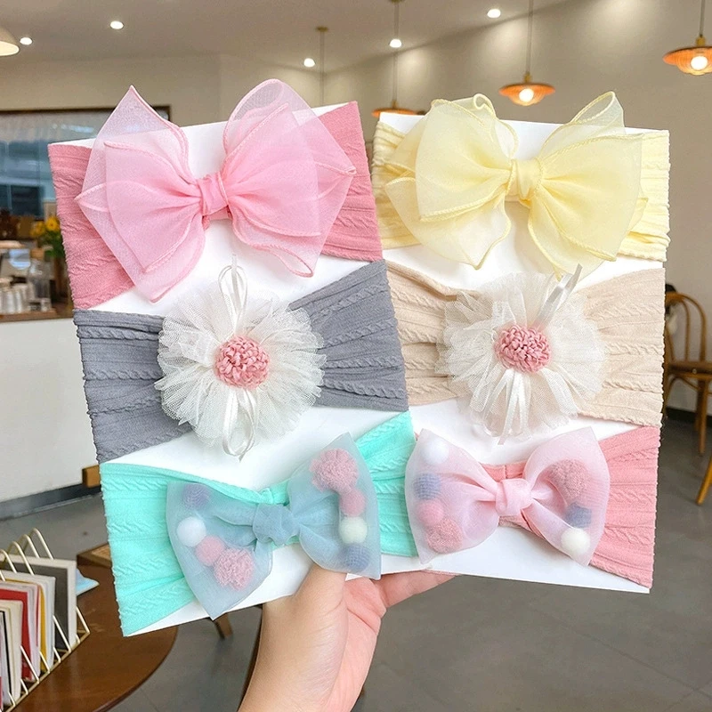 

Набор из 3 милых повязок на голову для девочек: шифоновые цветочные повязки, нейлоновые тюрбаны, мягкие широкие повязки для новорожденных, головные уборы для младенцев