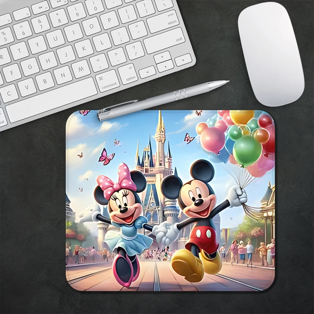 Süßes Anime Paar Mickey Minnie Gaming Mauspad xs kleines Mauspad für PC Gamer Desktop Dekoration Büro Maus Matte Deskmat Teppich