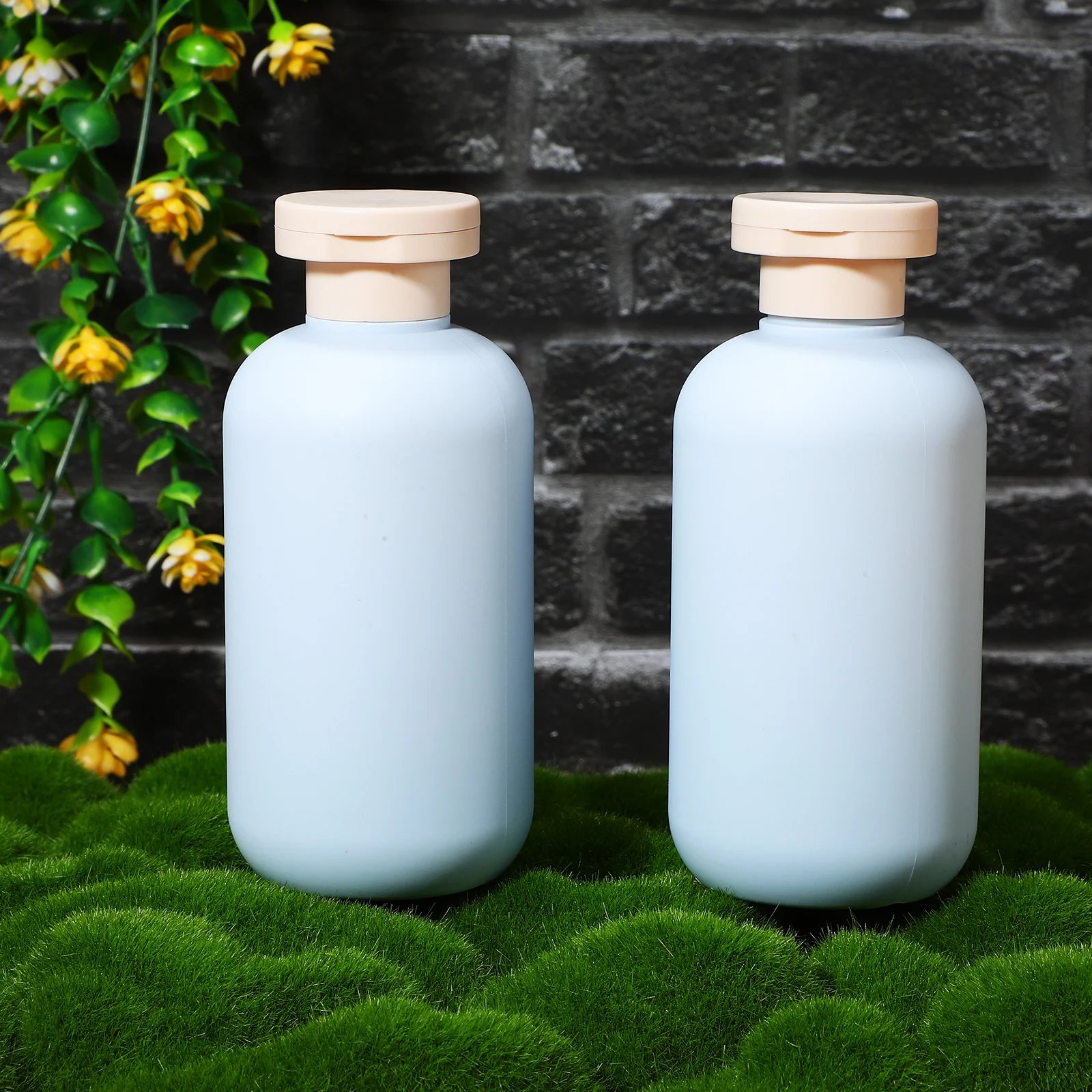 

2 Travel Shampoo Bottles 200ml Leakproof Wide Cover Toiletries Camping Business Trips Plastic Containers Refillable Squeeze
