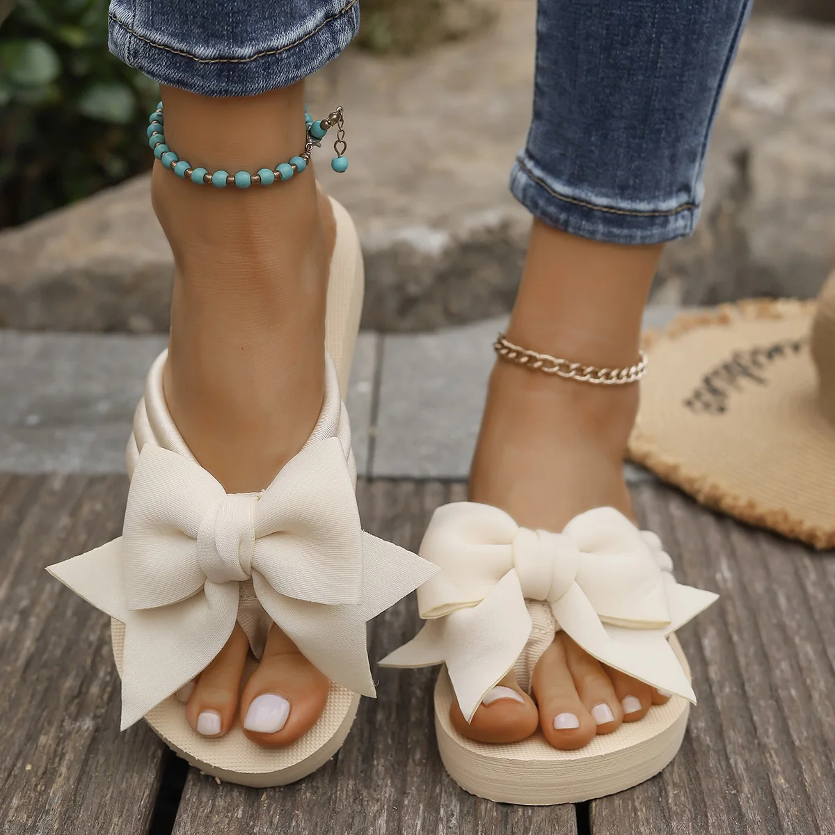 Beige elegante Flip-Flops mit Schleife – Detail 2