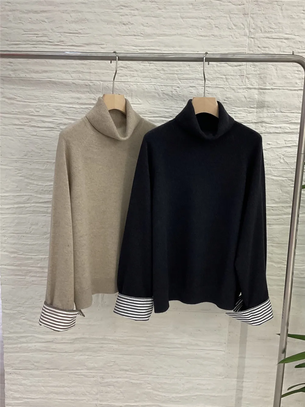 

Women's 25 Autumn/Winter New High Collar Cashmere Splicing Flip Sleeve Bead Chain Loose Pullover