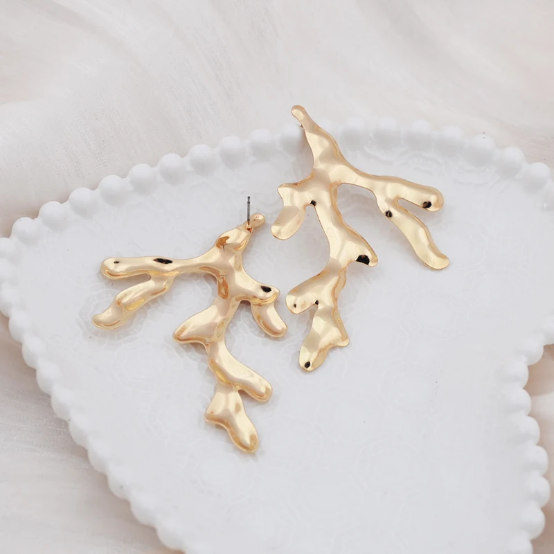 여성용 과장된 브랜치 빅 댕글 귀걸이, 심플 파티 스테이트먼트 주얼리, 레트로 골든 트위스트 메탈 빅 롱 드롭 귀걸이