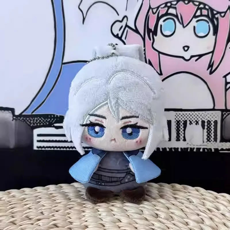 100%オリジナルの大胆な契約アニメゲーム周辺機器、座り姿勢の小さな人形ぬいぐるみ、バックパックペンダント、キーホルダー、小さな人形