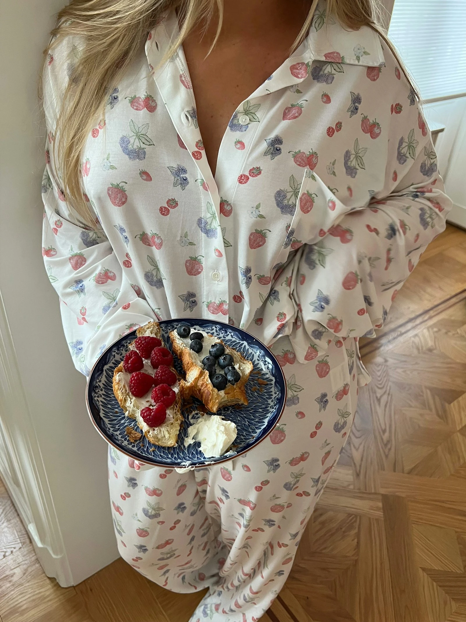 

Djer Berry Print Women's Home Wear Soft and Skin-Friendly Tencel Material Loose Fit Pajama Set