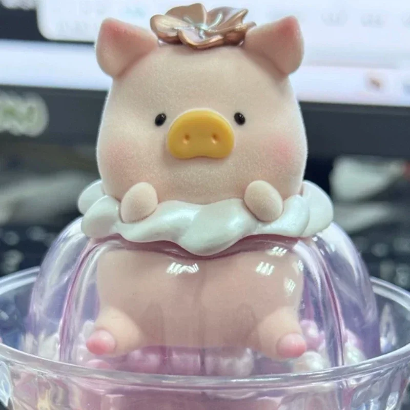 Lulu The Piggy Five Star Restaurant Series Anime Action Figure Collectible Decor Desktop Decoration Kawaii Children's Gifts Toys