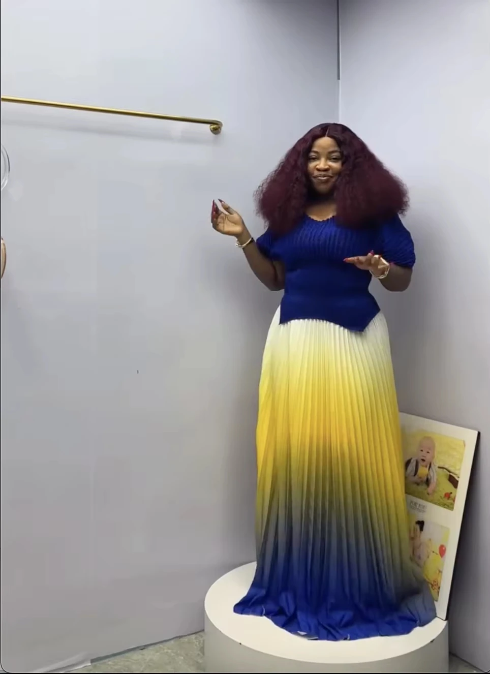 YEZOER Pieghettato 2 Pezzi Set Moda Donna Scollo a V Maniche corte a pipistrello T-shirt con orlo irregolare + Nuova gonna di colore sfumato Vendita calda