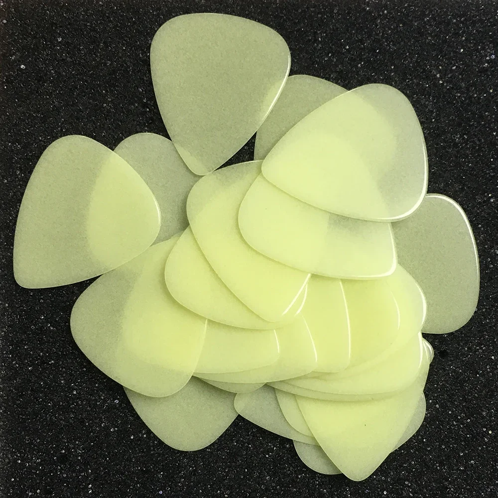 Wholesale Lots of 500pcs Glow in the Dark Celluloid Guitar Picks Plectrums 0.5mm 0.75mm /1.0mm Size Options