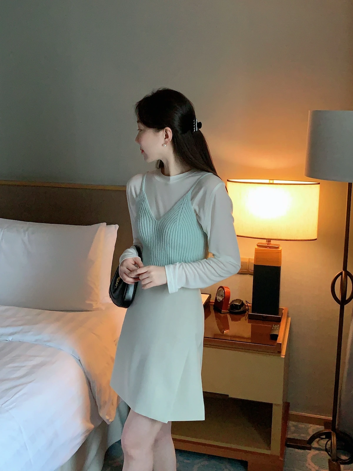 

ERRA Spring Korean Sle Sweet V-Ne Knitted ort Wool Tank Top T-irt Layering Two-Piece Set Women's Sweet Sle Sweater