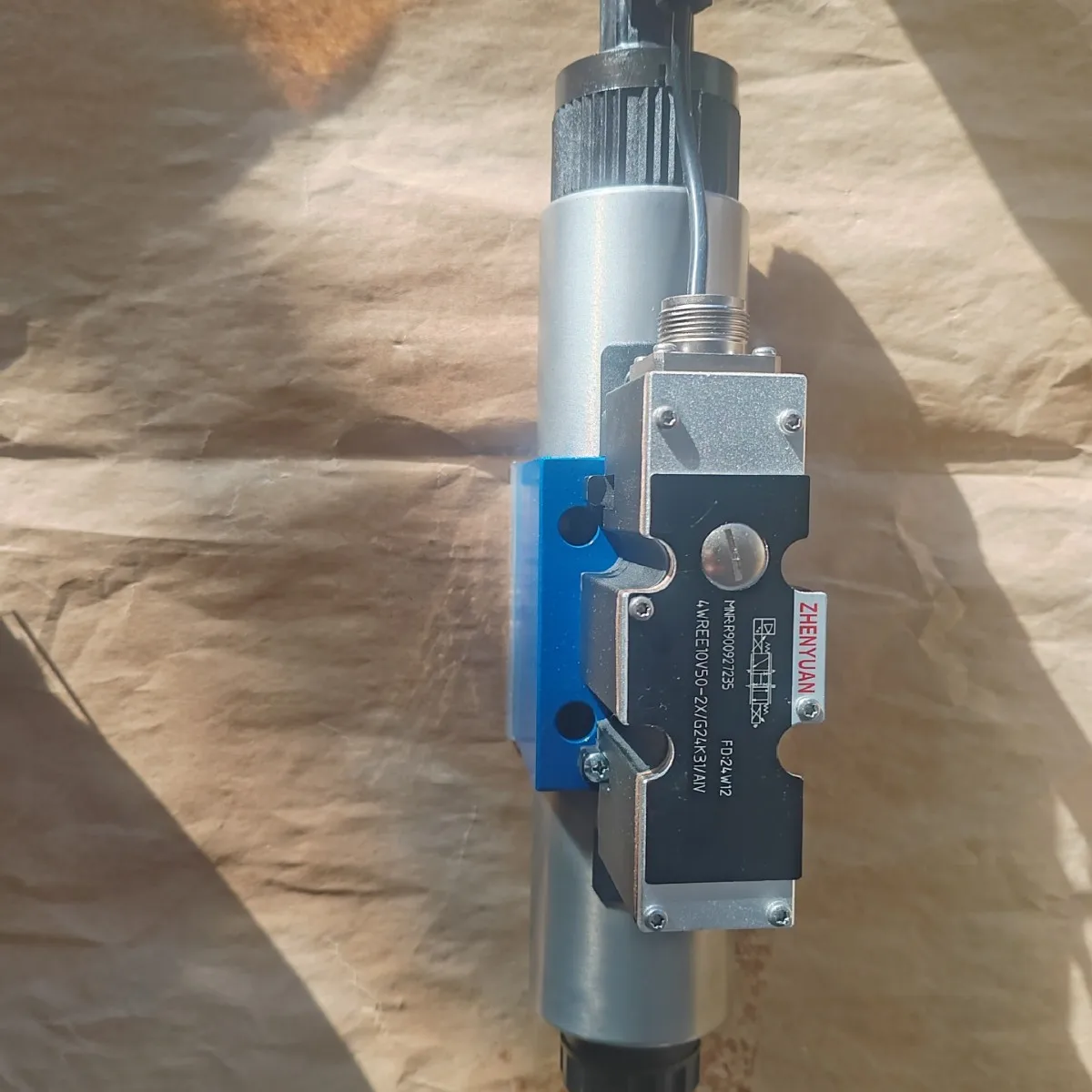 

Proportional Valve for 4WREE10V50-22/G24K31/A1V R900927235 Hydraulic Control Valve Industrial Automation Valve Solenoid