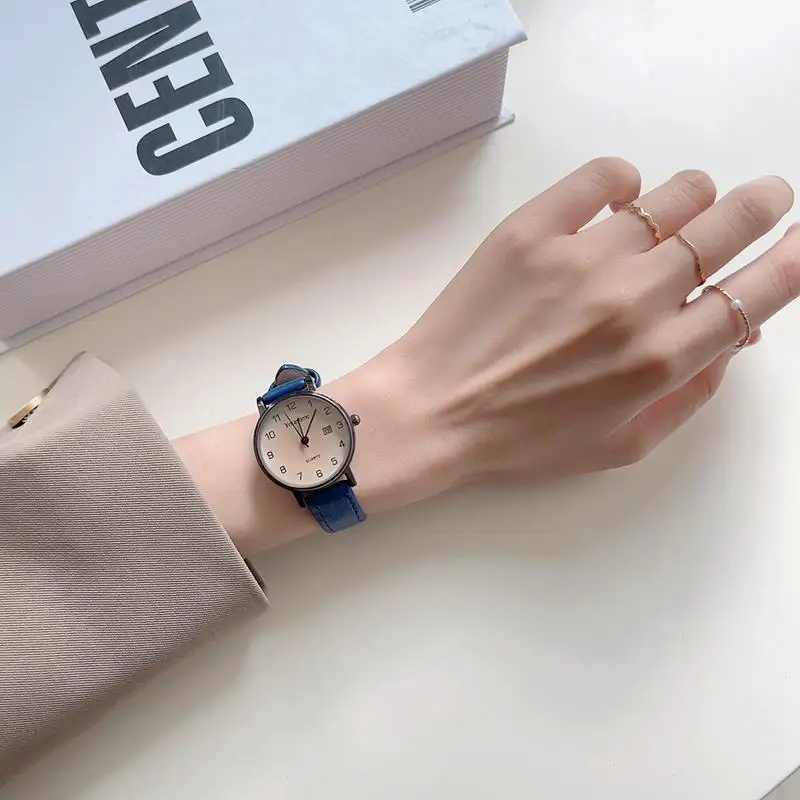 Relógio pequeno feminino; luxo leve, nicho, estudante, retrô, estilo floresta, pequeno e charmoso, relógio de estilo acadêmico.