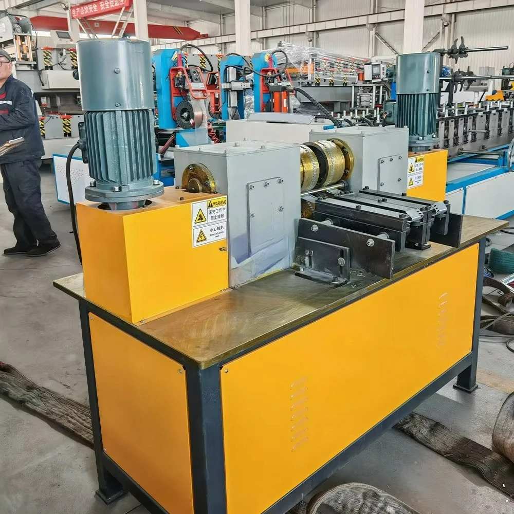 Blechdrehstanzer für anpassbare extrudierte Metallprofile