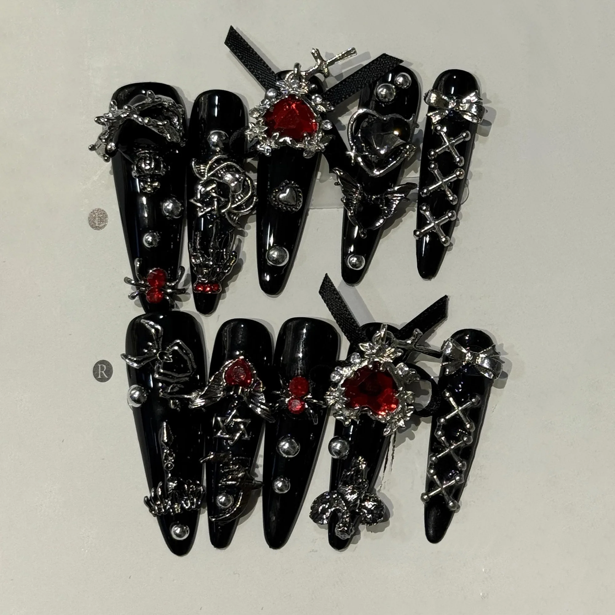 

10pcs/set Dark Spicy Girl Style Stiletto Handmade Press on Nails Retro Fake Nail with Red Rhinestone Design Removable Nail Patch