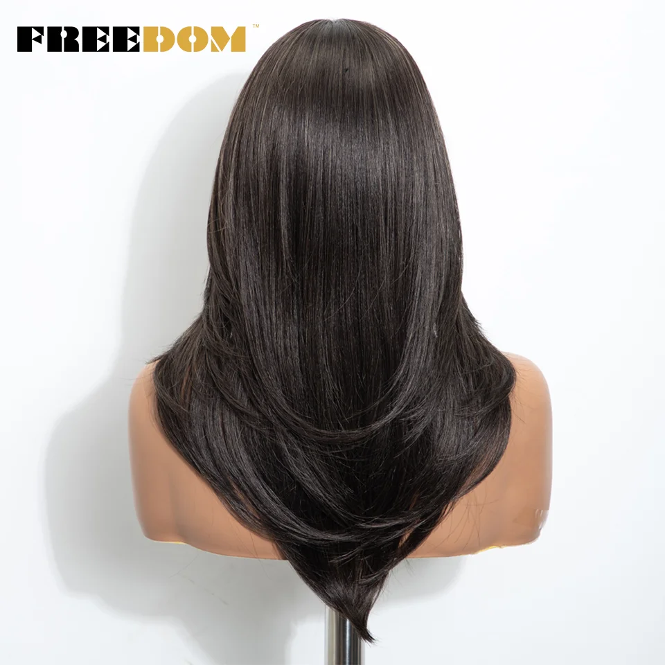 FREEDOM Synthetische Perücken mit Spitze vorne für Damen, 18 Zoll, vorgezupfte Ombre-Perücke in Braun mit Highlights und Pony, Mittelscheitel, Perücke für den täglichen Gebrauch. – Detail 5