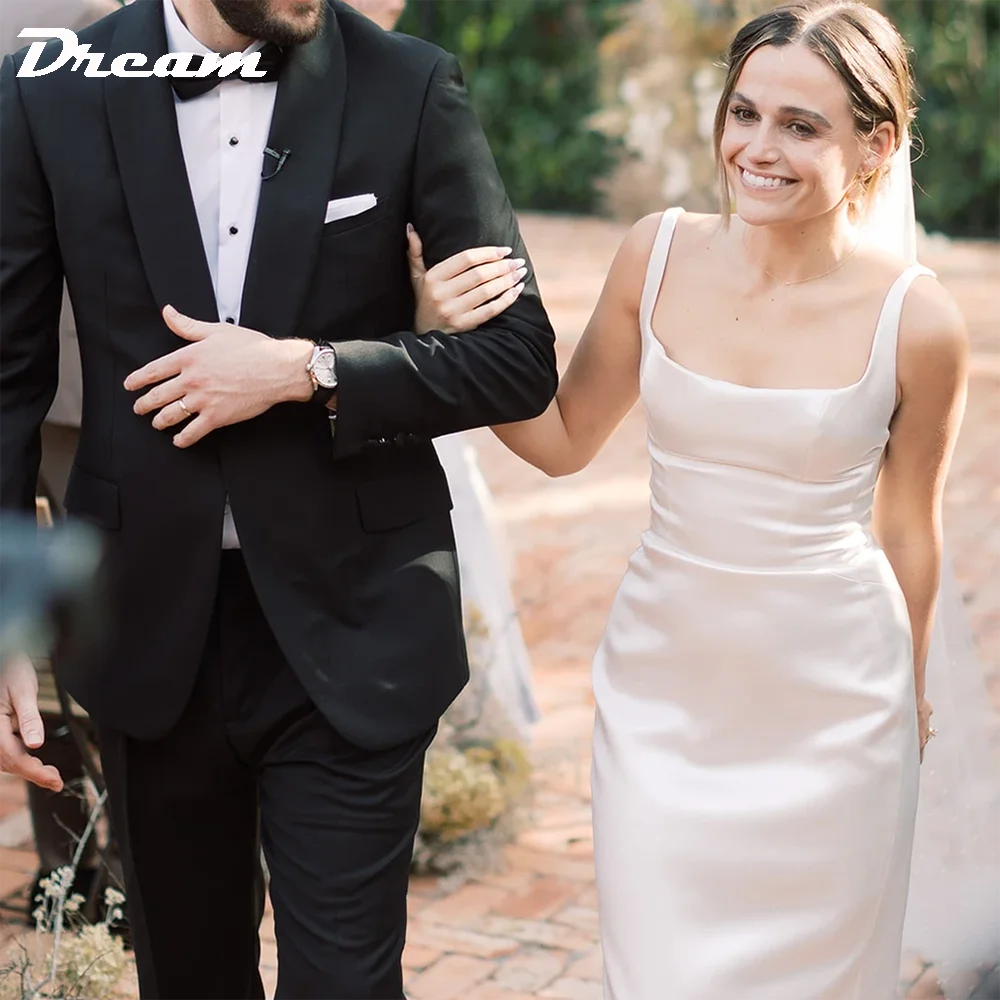 DREAM Abito da sposa tubino in raso con cappuccio drappeggiato personalizzato aperto sul retro Abito da sposa semplice con scollo quadrato senza maniche 2025