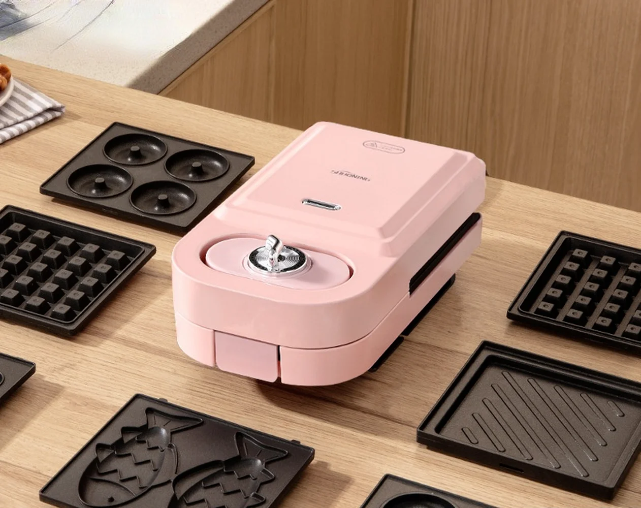 

Mini Waffle Maker with Timer, 2 in 1 Sandwich Maker 0-15 Minutes Adjustable Timer 650W Panini Press Grill Detachable Plates