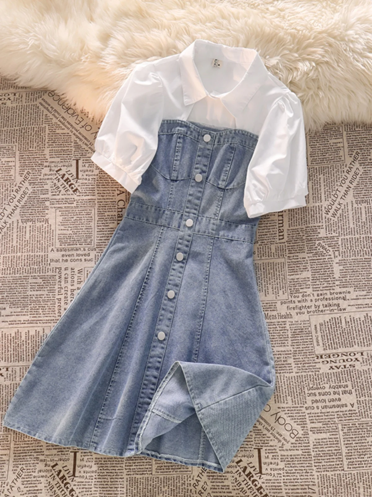 Vestido vaquero falso de dos piezas para mujer, novedad de verano, Vestido corto con cuello vuelto hueco, vestido acampanado de manga corta abombada con una botonadura