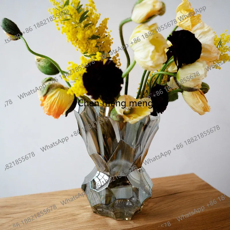 Glass vase niche irregular, decorative ornament, flower arrangement