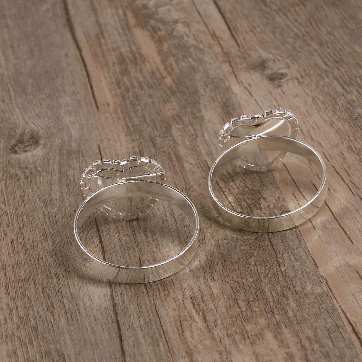 

12Pcs Silver Napkin Rings Acrylic Zinc Alloy Diamond 5x5cm Banquet Dinner Wedding Decoration Holder Napkin Ring