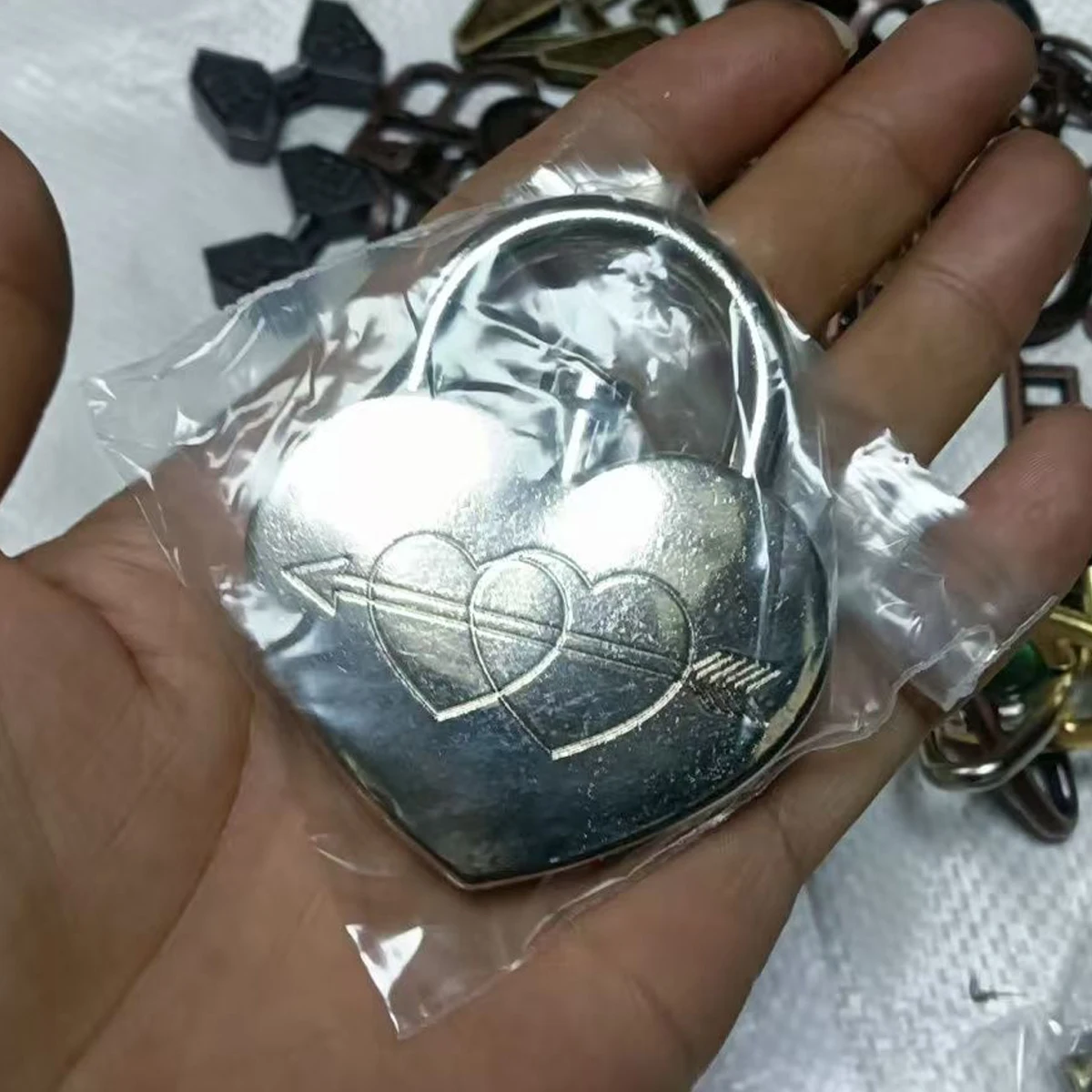 العتيقة الحب قفل معدني على شكل قلب لغز الدماغ دعابة الذكاء اختبار اللعب التعليمية العقل ألعاب أطفال المراهقين هدية عيد الحب