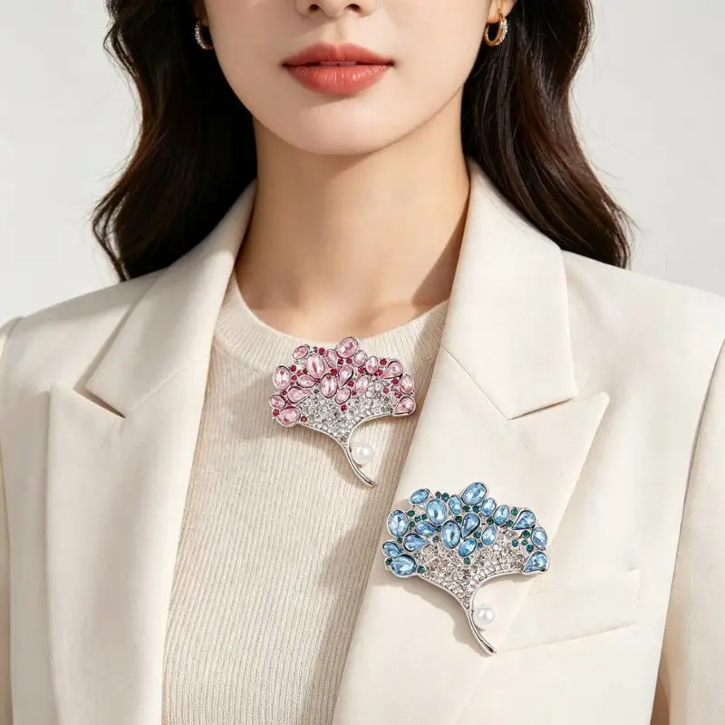 Delicate Ginkgo Leaf Rhinestone Brooch Luxury Lightweight Pin for Girls Lapel Dress Hat Outdoor Party Decor