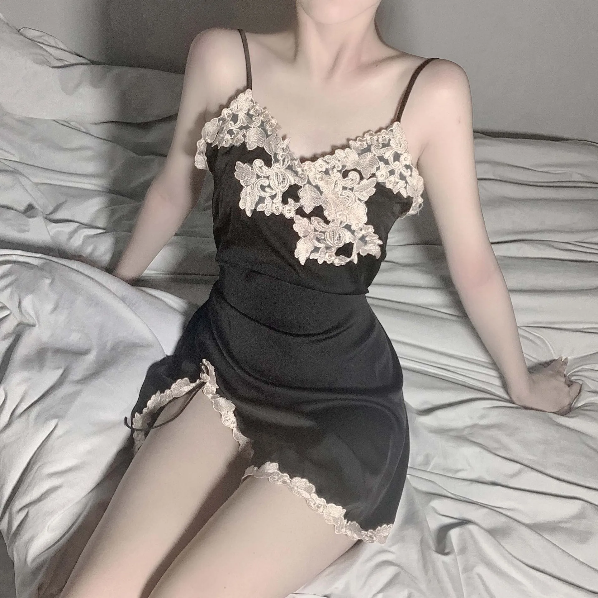 Sexy Women\'s Onesie Crotchless Pajamas Lace Underwear Deep V Bra G-string Erotic Babydoll Teddy Bodysuit Sexual Pajamas