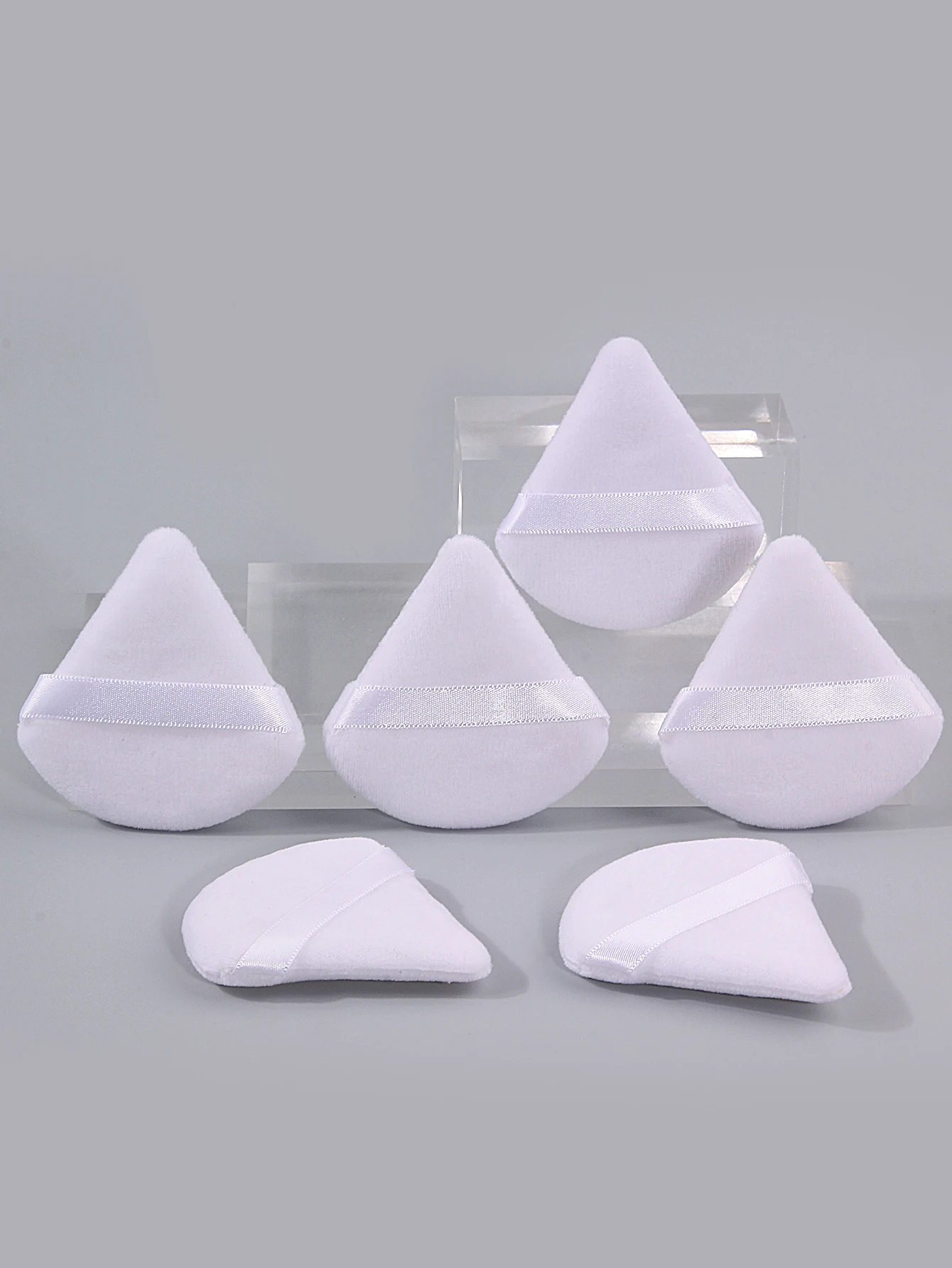 6 قطع من منتفخة البودرة البيضاء فائقة النعومة على شكل مروحة، منتفخة مسحوق مثلثة، إسفنجة مكياج محمولة جافة ورطبة مزدوجة الأغراض