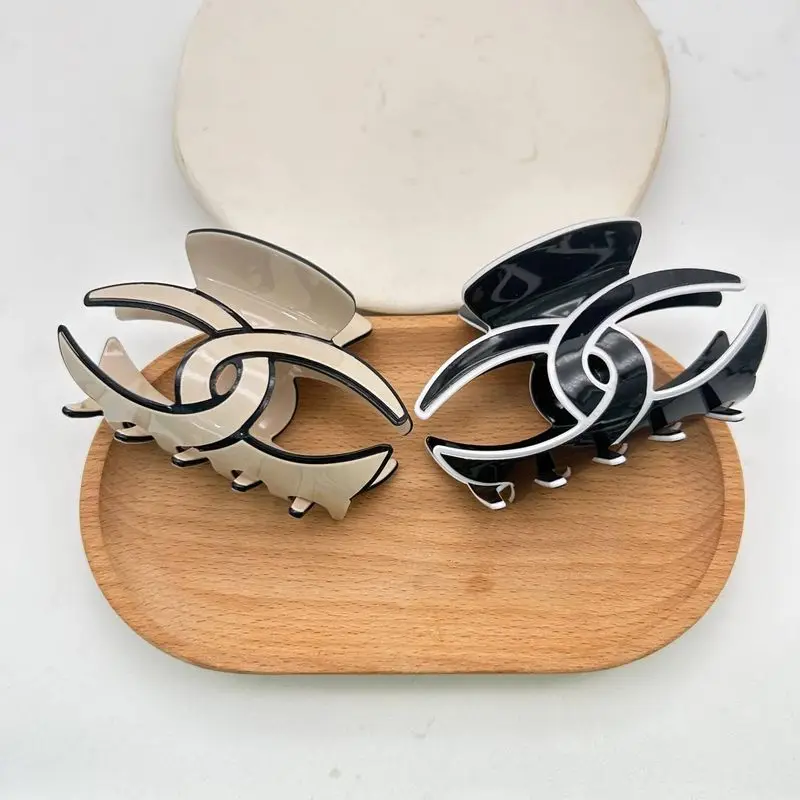 1pc Double C small fragrance French texture hair clip, shark clip hair accessory, women's light luxury hair clip hair accessory image 2