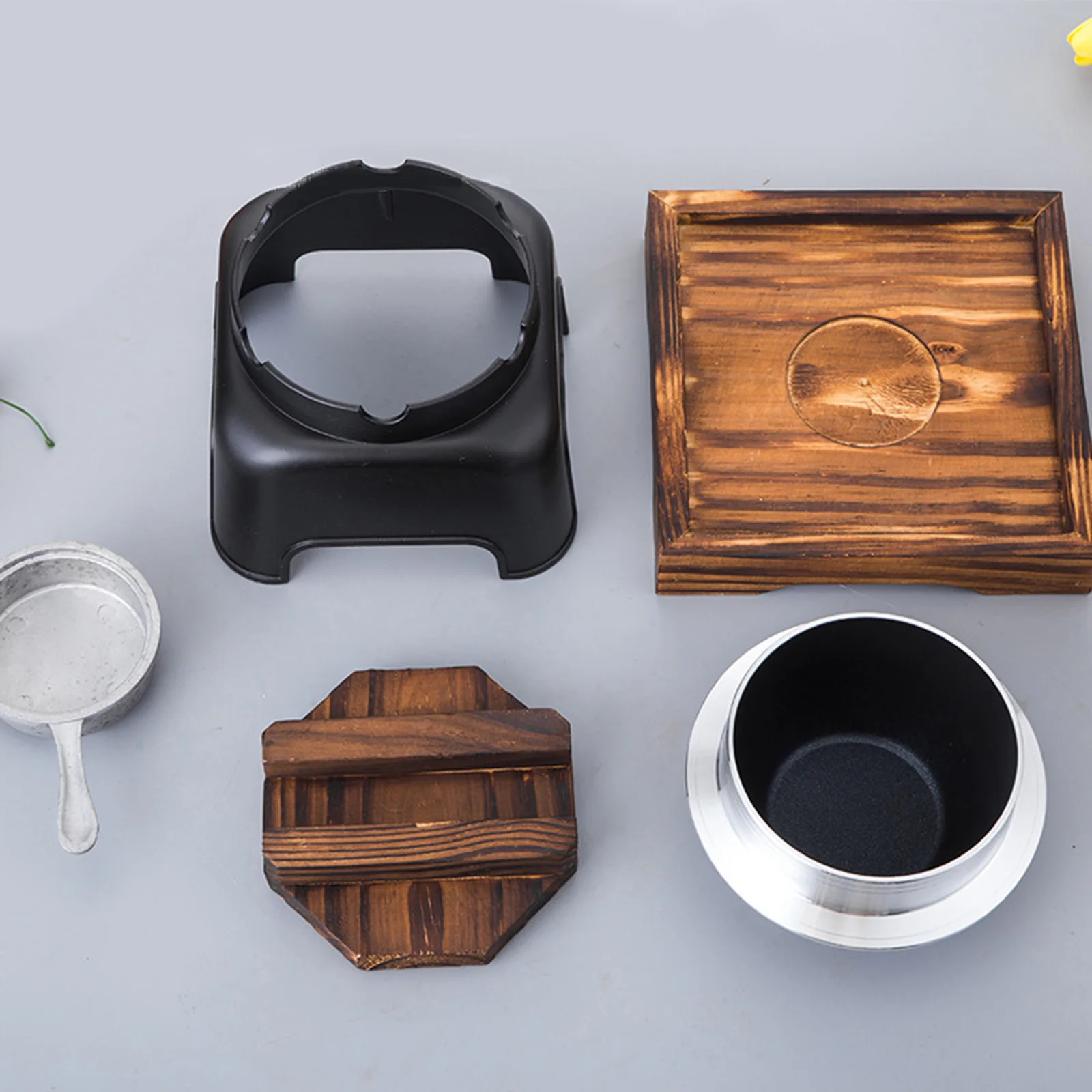 หม้อข้าวญี่ปุ่นหม้ออุ่นซุปพร้อมฝาไม้และถาดสำหรับงานปาร์ตี้