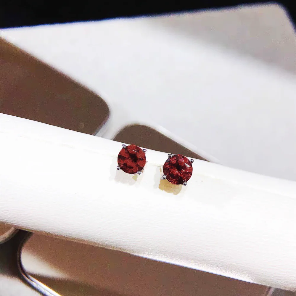 

Модные серьги-гвоздики из белого золота 18 карат с покрытием из серебра S925 с инкрустацией из натурального граната 3,8 карата, подходят для повседневного ношения и скорости.