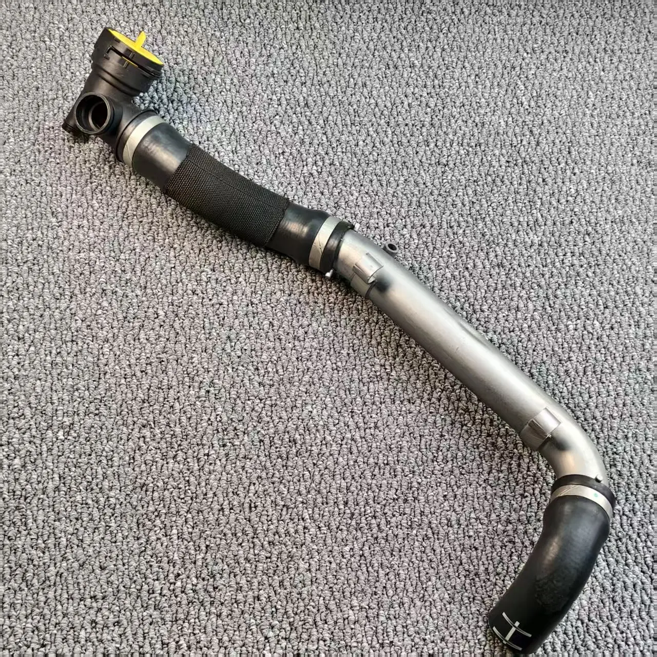 

For 95B121109E 95B121109 95B121135 95B121136 95B122293 Coolant Pipe Suitable For Porsche MACAN