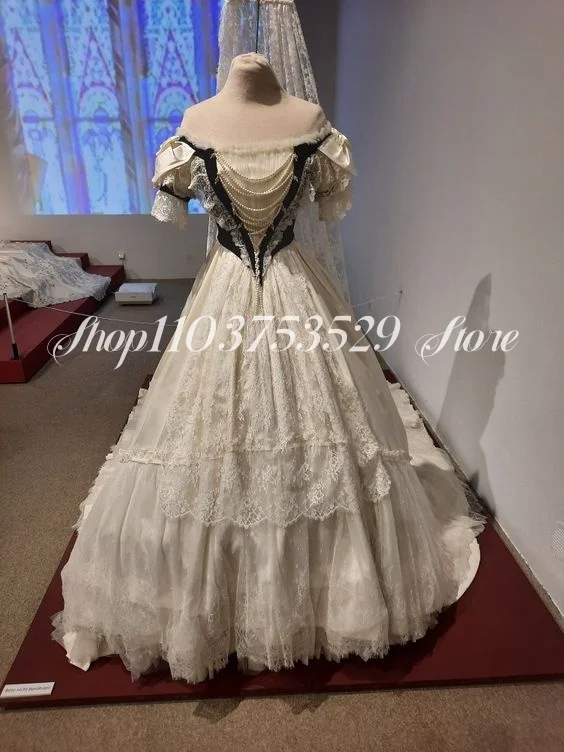 16th Century Evening Dress Black And White Fluffy Victorian Beaded Lace Short Sleeves Large Skirt Renaissance Custom vestido de