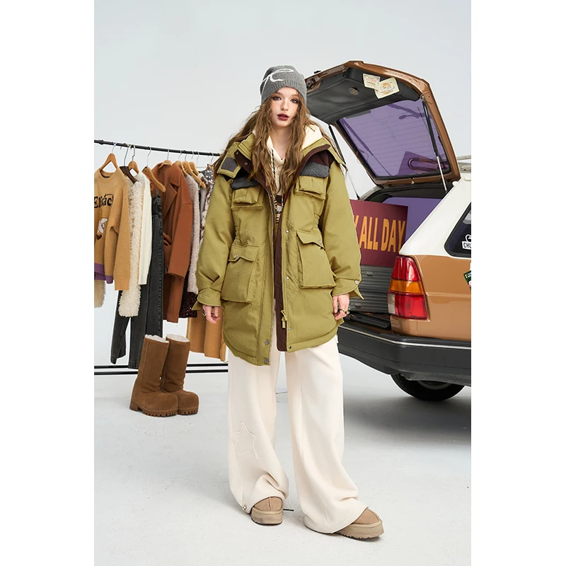ElFSACK Design Mittellange Daunenjacke mit Kapuze im Utility-Stil für Damen