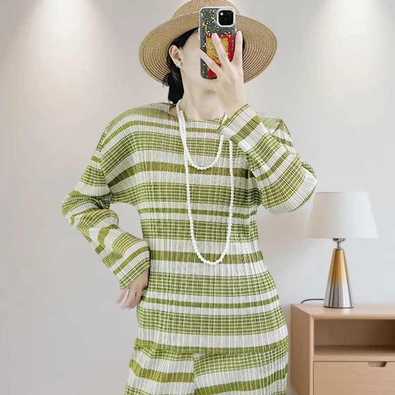 

Miyake Fall New Round Neck Onion Ring Long-sleeved Tops Female Simple Loose Casual Striped T-shirt Commuter Clothing