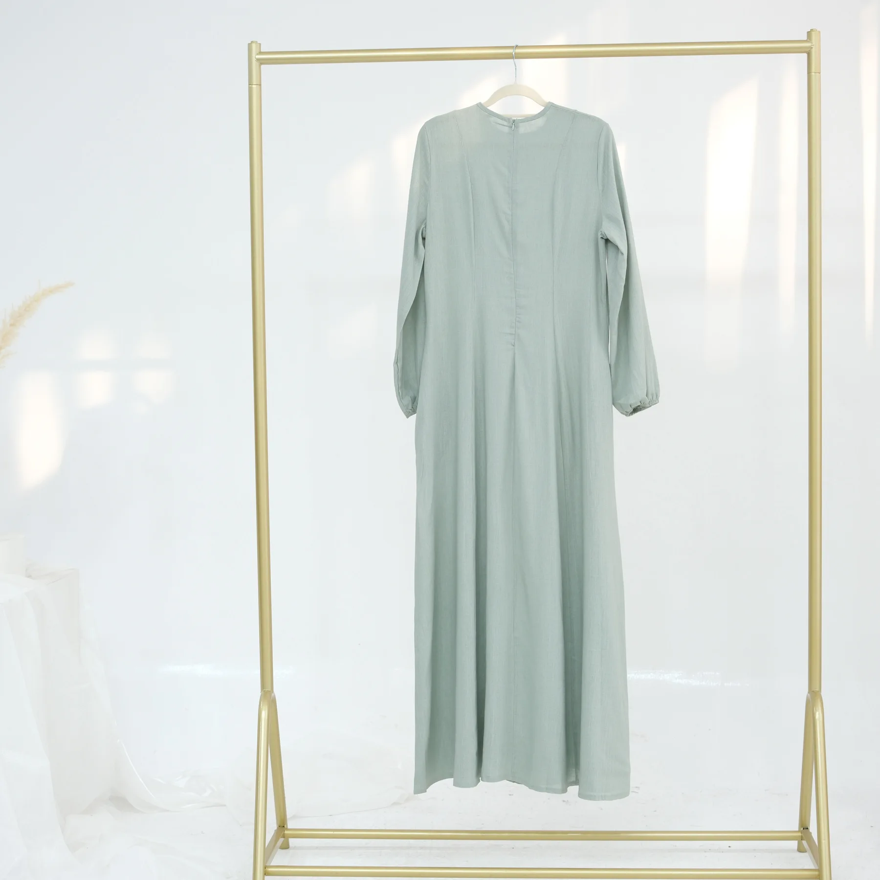 夏の新しいムスリム女性用ロングルーズマキシドレス、ドバイウエストスイングドレス、アバヤローブ、無地エレガント