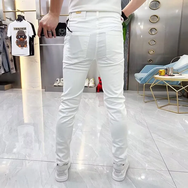 Summer 2023 Fashion Luxury Korean Cotton White Color Slim Jeans for Men with Embroidered Rabbit Design Kpop Skinny Jeans Man