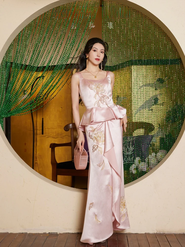 

Комплект из двух предметов Xuan Ying Ji: топ с вышивкой золотым пионом и юбка-рыбий хвост из ацетатной ткани для женщин