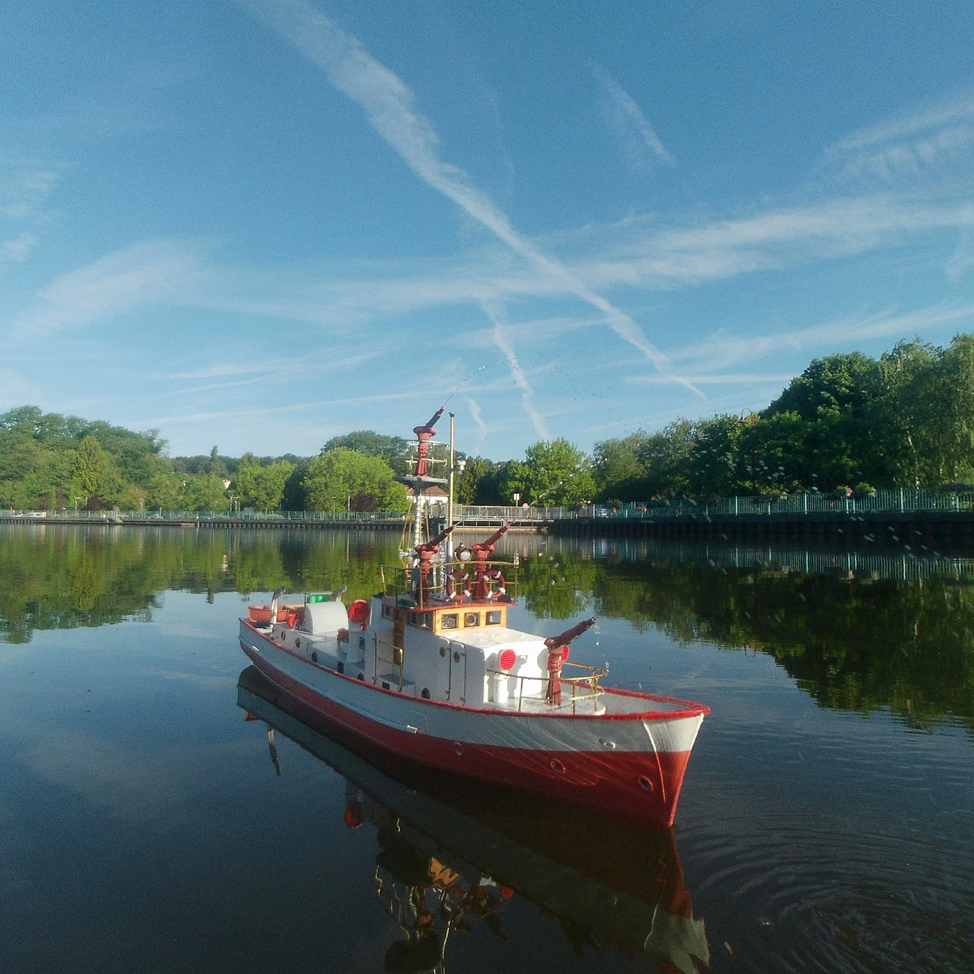 1/25 RC Boat 84cm with Water Spray System Fire Remote Control Boat High Precision 3D Printing RC Boat Model Kit Adult Toy