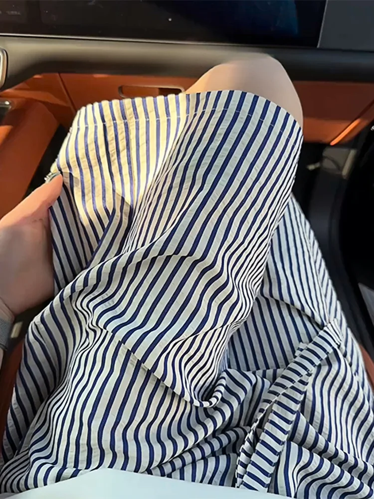 

Синие с белыми полосками быстросохнущие шорты из ледяного шелка для мужчин, летние тонкие повседневные пляжные брюки свободного кроя выше колена, спортивные штаны до колен