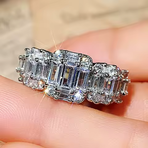 Huitan Fashion Promise Rings for Women Silver Color Band with Dazzling White Cubic Zirconia Statement Finger-ring Female Jewelry